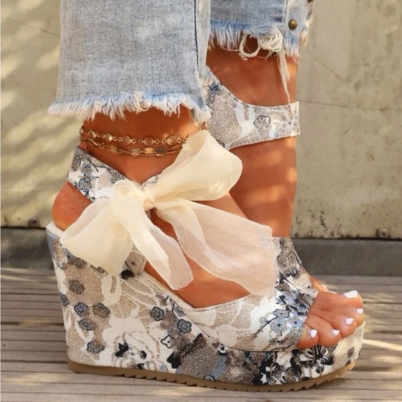 SHEIN Shoes - Floral wedge sandals